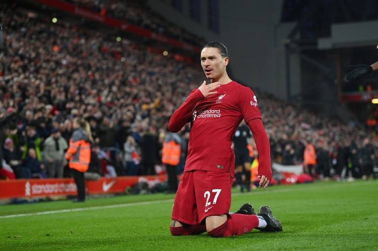 记者：利物浦等待努涅斯确认是否愿意加盟新月，转会可能今天敲定